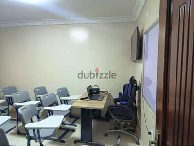 متوفر كراسى محاضرات ديناميك واستقبال و4 بورد وكاونتر ومكتب