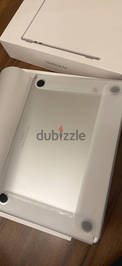 MacBook Air M3 _ 24g Ram _ 512 sad _ b100% _ ar keys _ fullbox