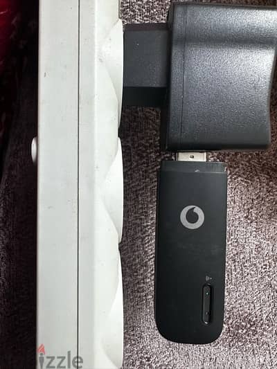 راوتر Huawei Wingle Wi-Fi E8231s-2 – يعمل بكفاءة مع الشريحة + شاحن