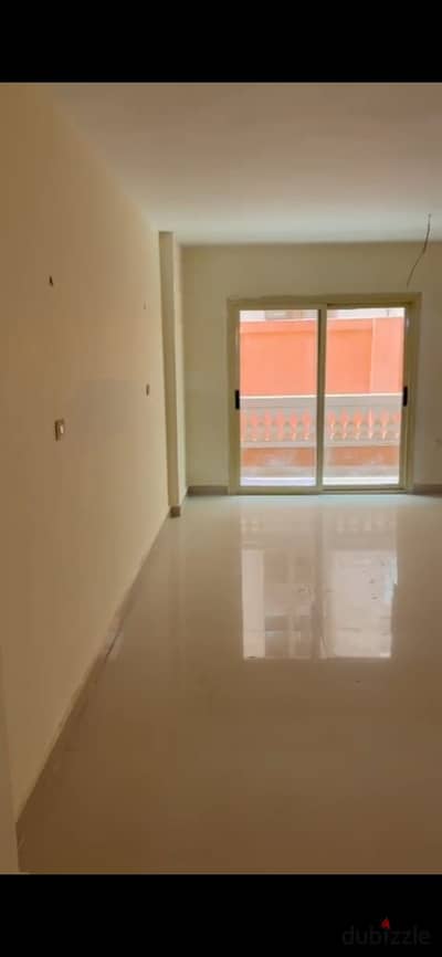 Apartment for rent in the third settlement in a prime location in Kemit Compound, Mohandessin, near the Southern Ninety area. Area 150 m. It consists of 3 rooms - 2 bathrooms - reception - kitchen.