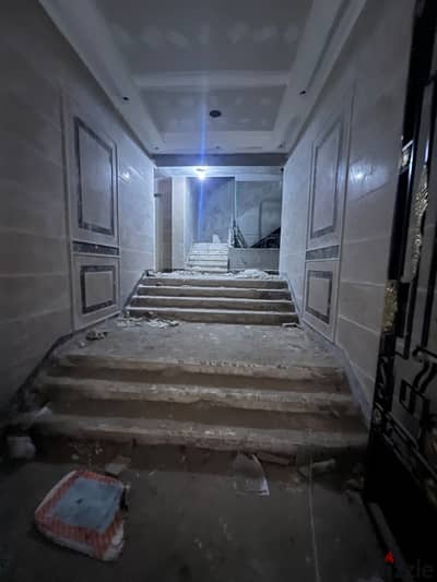 For sale, a 120 square meter pure apartment on the main Corniche of Al-Marsha