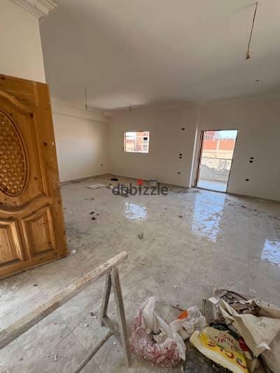 For rent 600 meters for companies, a house from باب أول مفتاح 3 floors