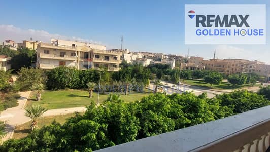 Garden view apartment in a villa. 200 SQM, 3 bedrooms, 2 bathrooms, Second District West, minutes from Madinaty, Suez Road & Terrace Mall, negotiable