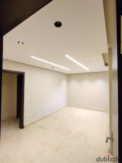 Office for rent on Club Al Ahly Street, distinguished administrative license, 350m for companies and administrative institutions in the most luxurious towers of Nasr City