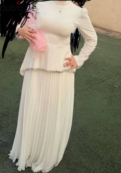فوستان ابيضّ