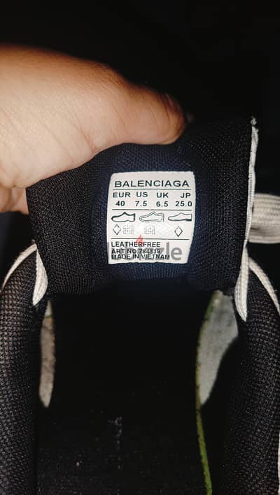كوتش Balenciaga Track Mirror مقاس 40