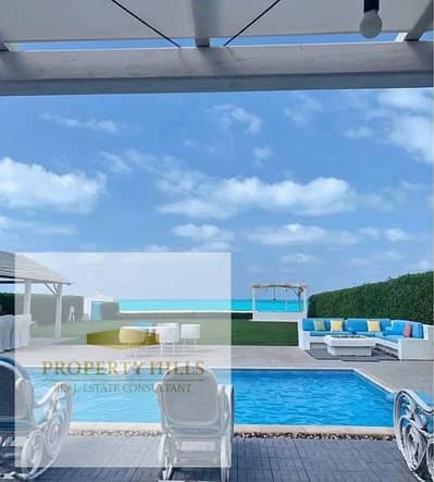استلام فوري متشطبه بالفرش و الاجهزه فيلا sea view في مارينا ٥ارقي واعلي كوميونتي قاريه فيها كل الخدمات و تسهيلات علي اطولسنين