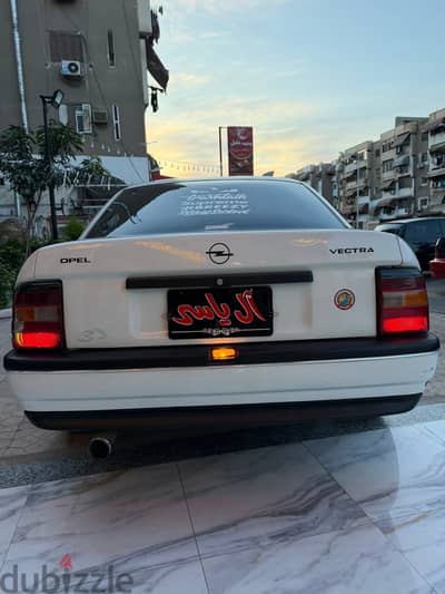 أوبل فيكترا 1990