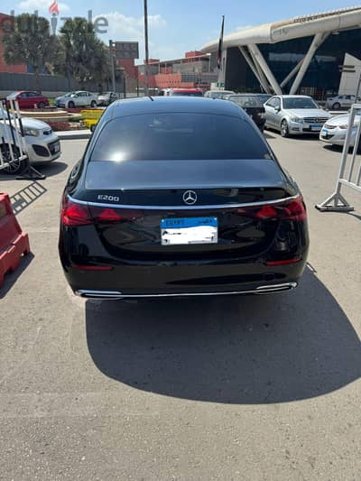 مرسيدس e200 للإيجار
