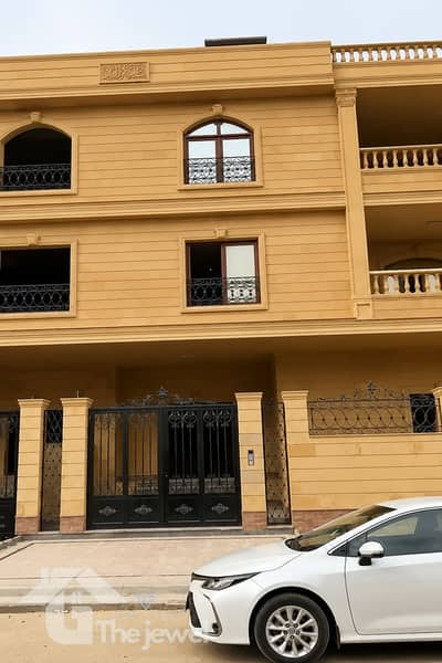 شقة للبيع بجنوب الأكاديمية 275م أرضي مرتفع بمدخل خاص نصف تشطيب