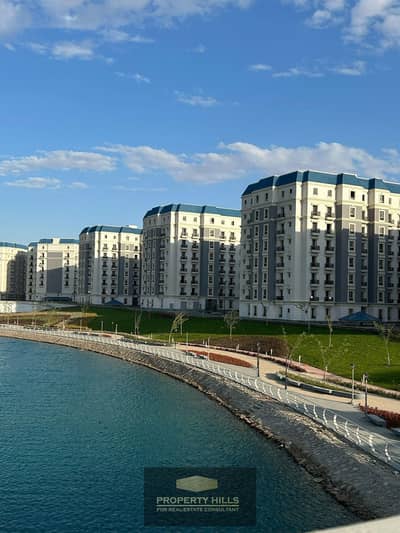 A quick pickup store suitable for any activity experiments at the World Towers in front of the Rixos Hotel