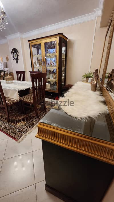 سفره كامله للبيع مكونه من ٣ قطع بحاله ممتازه