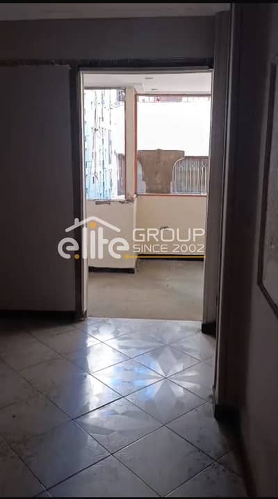 شقة للبيع بسيدى جابرمتفرع من شارع المشير   المساحة 125 متر  الدور 3