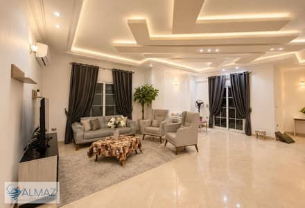Furnished 270 sqm apartment for rent in Al Narges 3 Villas, Fifth Settlement, located near major roads.