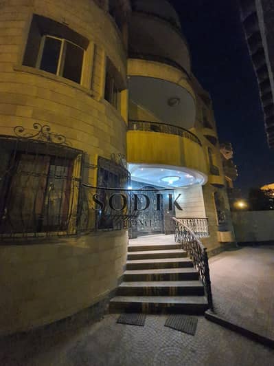 Own a luxury villa just two minutes from the main road for sale in the Sixth District | 705m² land + swimming pool