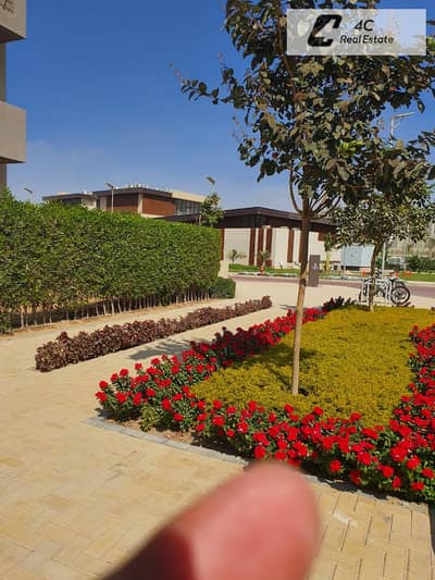 Apartment for sale 140 sqm resale lowest price in the market 3 bedrooms including master fully finished ready to move in Fifth Square Al Marasem