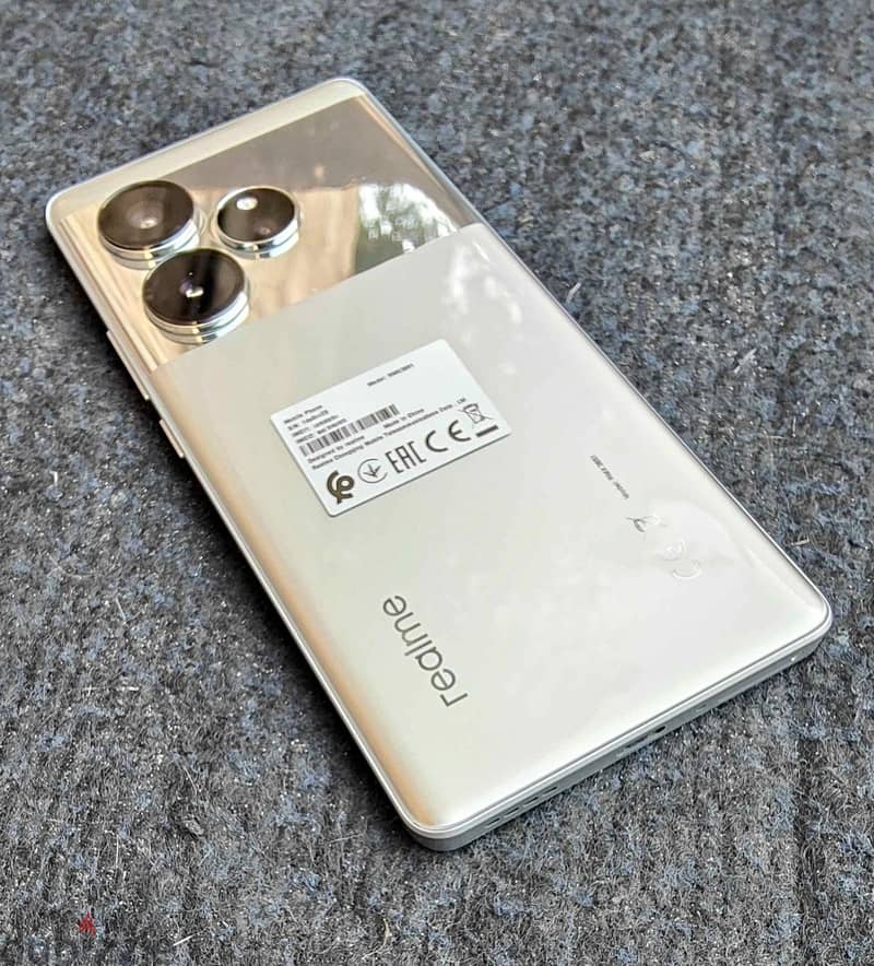 Realme GT 6T 2