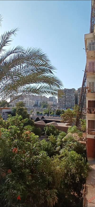 شقة للبيع باسيوط مساكن الزراعين بفريال بأطلالة مباشرة علي الأبراهيمية