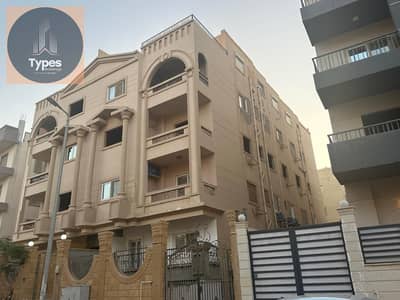 شقه للبيع بكمبوند زايد هايتس الشيخ زايد 245 متر 3 غرف 3 حمام ريسبشن 3 قطع نص تشطيب يوجد فيها عداد كهرباء الدور التاني استلام فوري