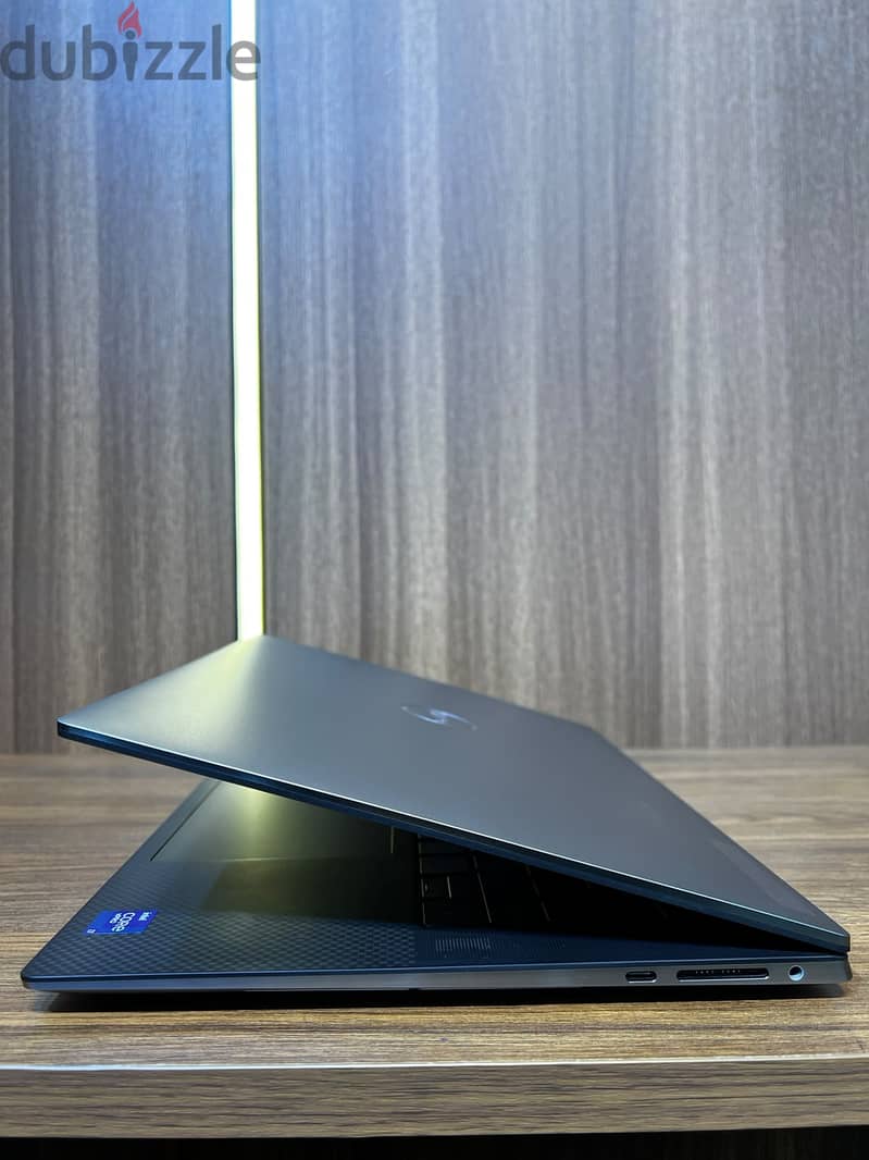 DELL - Precision - 5560 1