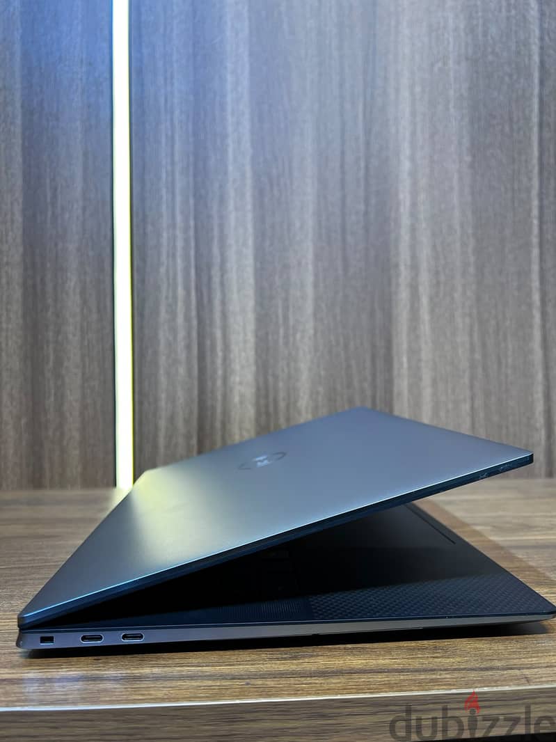 DELL - Precision - 5560 3