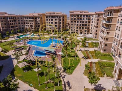 "عيش الفخامة في قلب التجمع. . كومبوند 90 أفينيو 