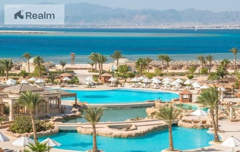 شالية للبيع متشطب بالمطبخ و النكيفات فى باى ويست سوما باى موقع مميز اقساط على 8 سنين