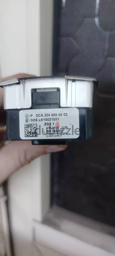 وحده زراير  زجاج مرسيدس w204 اصليه خالع  رقم A2049055402 موديل ٢٠١٨