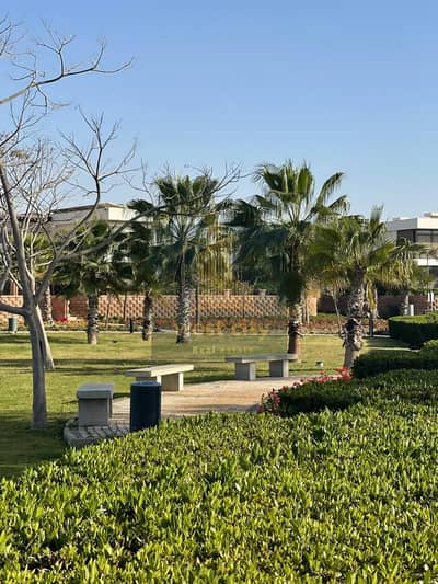 فيلا بحمام سباحة عالجولف للايجار كمبوند اليجريا