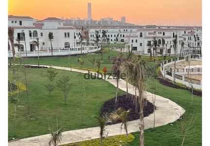 فرصة لن تكرر لسرعه البيع تاون هاوس متشطب للبيع بالتقسيط بموقع متميز في كمبوند سيليا – العاصمة الإدارية الجديدة | اقل اوفر