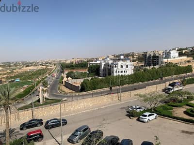 شقة للبيع في الجولف سيتي مدينة العبور ( الوسطاء يمتنعون منعا للإحراج )