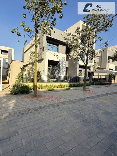 For sale lowest price avilable villa 445m direct view on lake lowest down payment , installments in saada new cairo fifth settlement