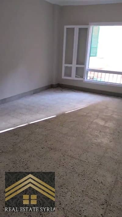 مطلوب 4500ايجاروشهر ونصف تأمين  قريبة من المركز الطبى وجامع الكوثر متاح المعاينة اول الشهر
