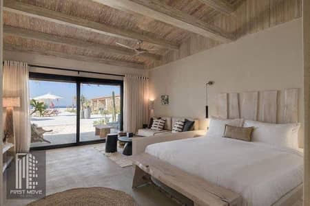 شاليه sea view تشطيب سوبر لوكس فى الساحل الشمالى بمنطقة راس الحكمة فى قرية seashore بجوار هاسيندا ويست