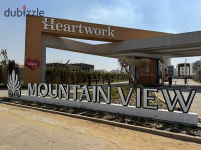 فرصة استثمارية مميزة لامتلاك مقر إداري في أحد أقوى المشروعات الإدارية داخل Mountain View Heart Work، بموقع استثنائي أمام البوابة الرئيسية مباشرة