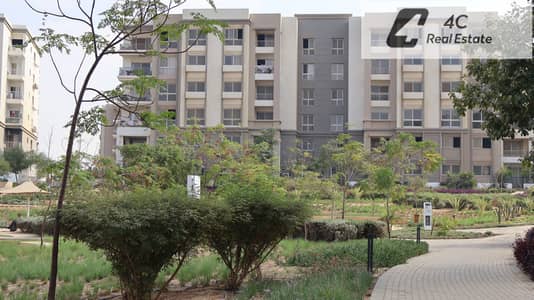 Apartment for sale with installments over 4 years 3 bdr prime location open view in Hyde Park Fifth Settlement New Cairo next to Mivida