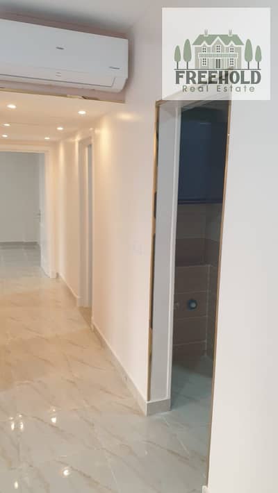 96 sqm ground-floor apartment for sale in Madinaty B15. Street view, prime location, minutes from services, in a well-developed phase