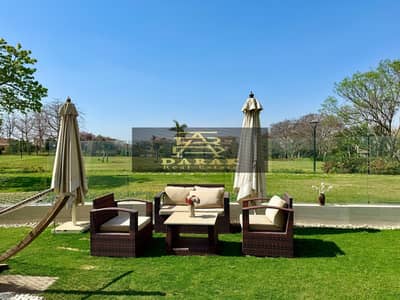 Villa like a palace 7 rooms by the largest wide garden with a swimming pool, kitchen, and air-conditioned
