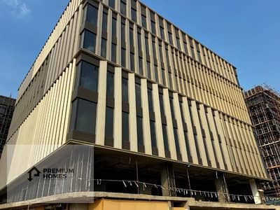 مكتب للايجار 55م في "وان نايتي مول" (One Ninety Mall)، شارع التسعين الجنوبي.