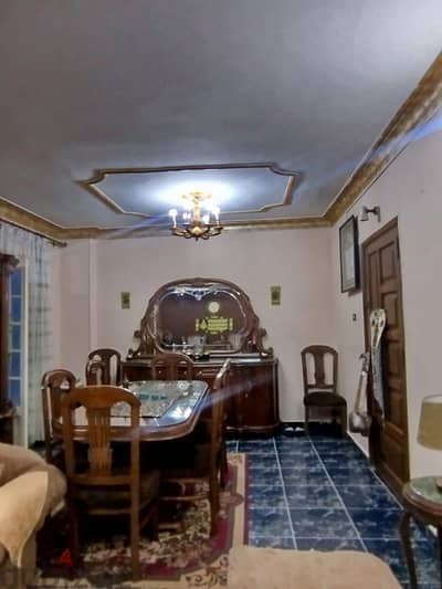 سفرة كاملة نيش وبوفيه وترابيزة 8كرسى