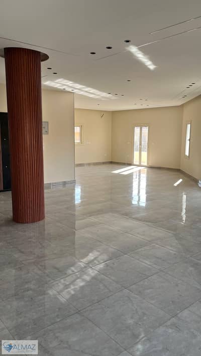 Unfurnished, ultra-super-lux finished apartment, 290 square meters, for rent in the Second District Villas in New Cairo, overlooking