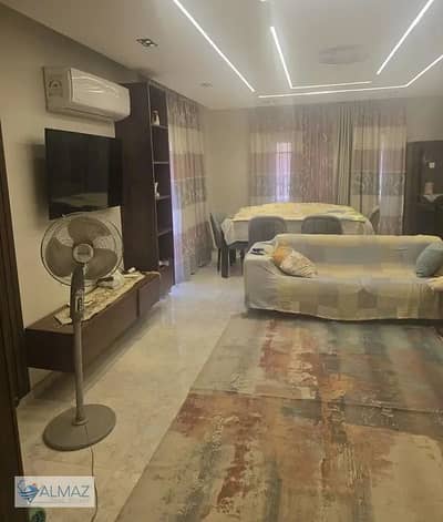 شقه مفروشه 135 متر للايجار في كمبوند ديانا هايتس في التجمع الخامس  يقع بالقرب من الجامعة الأمريكية