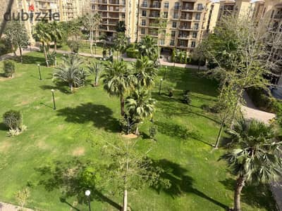 شقه للايجار فى مدينه الرحاب بالمطبخ والتكيفات  مساحه 211م  تشطيب الشركه  فيو جاردن  فى المرحله العاشره  3 غرف نوم  3 حمام  ريسبشن  مطبخ