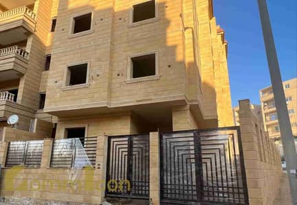 Your apartment has two rooms on the fourth floor with immediate delivery, a distinctive facade, Hashemite stone, a wholesale market, and the axis of Gamal Abdel Nasser, Gardenia 1, the Fifth Settlement.