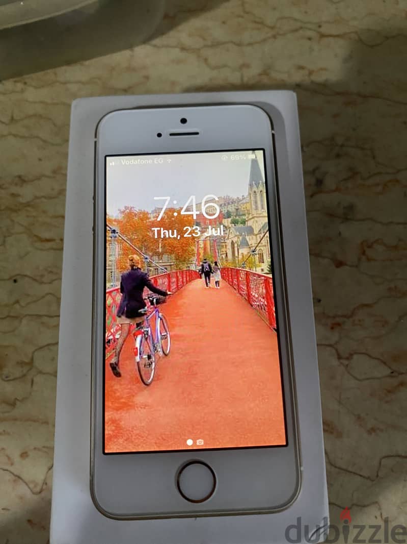 Apple - iPhone SE 1