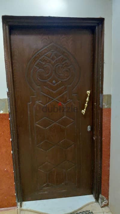 باب شقه خشب بالحلق