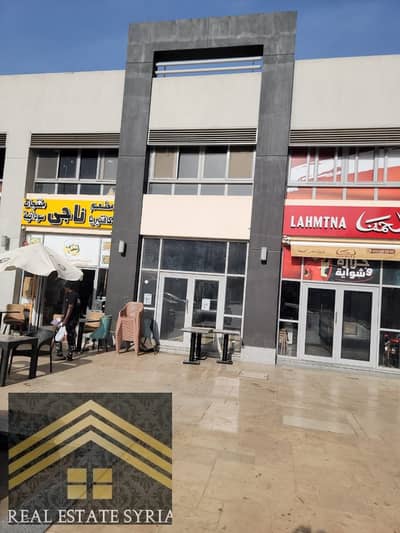 محل كرافت زون. ٧٤ متر نشاط مطعم وكافيه ايجار ٦٠ الف شهرين مقدم وشهرين تامين ٣ شهور سماح تشطيب العقد اول مره ٣سنين ويجدد