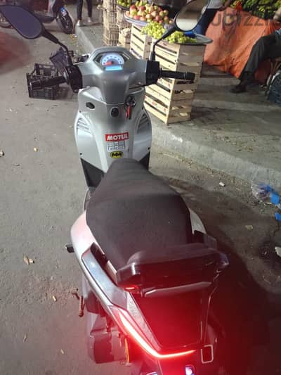 سكوتر فيجوري xmax موديل ٢٢