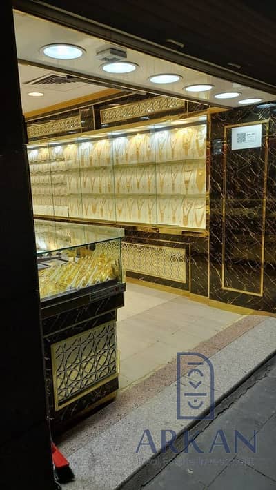 The location: in the entrance of the October Gardens city, Al-Wahat Road, next to the Dar Misr compound, Sakan Misr, the wholesale market, and the petrol station in the largest area of population density with more than 18,000.