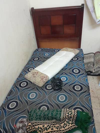 سرير ومرتبه